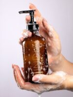I.C.O.N. Maitinantis šampūnas sausiems ir nepaklusniems plaukams INDIA Nourishing 237ml