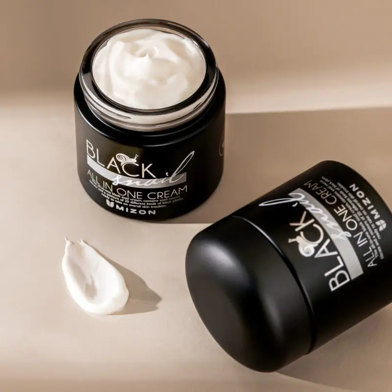 daugiafunkcinis-veido-kremas-mizon-black-snail-all-in-one-cream-miz000004404-su-juoduju-sraigiu-ekstraktu-75-ml MIZON veido kremas Black Snail All in One Cream, 75 ml - Image 1